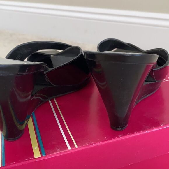 BCBG patent leather heels open block sz 8 M - Picture 4 of 7